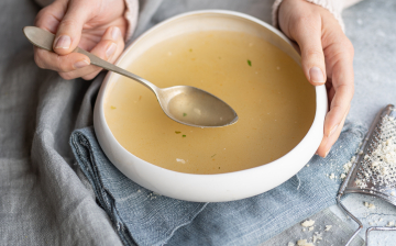 Brodo di croste di Parmigiano Reggiano